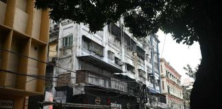 Incendio in un hotel a Calcutta: 9 morti, tra cui un bambino, e diversi feriti