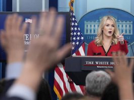 Trump, la portavoce Karoline Leavitt lascia l’incarico. Il presidente: “La capisco”