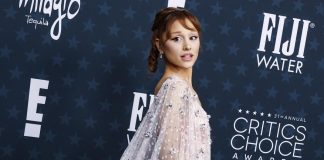 Ariana Grande si prende una pausa, la decisione dopo le critiche sul fisico