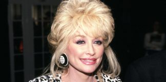 E’ morta Dolly Parton, la star della musica country aveva 80 anni