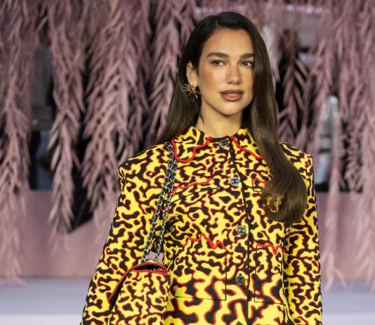 Sanremo, Dua Lipa non solo guest star: De Martino la vuole per la co-conduzione di una serata