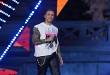 Samurai Jay, problemi tecnici durante il concerto: “È stonato pure con l’autotune”