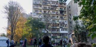Ucraina, Mosca bombarda Kiev e aree circostanti: 9 morti. Polonia in allerta fa decollare aerei militari