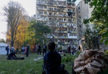 Ucraina, Mosca bombarda Kiev: 13 morti. Il sindaco: “Colpito ospedale pediatrico”. Polonia in allerta fa decollare aerei militari al confine
