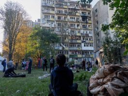 Ucraina, Mosca bombarda Kiev: 13 morti. Il sindaco: “Colpito ospedale pediatrico”. Polonia in allerta fa decollare aerei militari al confine