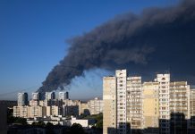 Ucraina, raid russo contro magazzino vicino a Kiev fa strage: almeno 27 morti