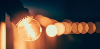 Bollette luce e gas, aumenti in vista: prezzi fino al 40% in più in autunno e inverno