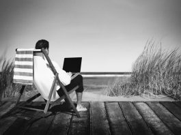 In ferie senza e-mail e chat? Ecco come organizzarsi per staccare davvero la spina dal lavoro