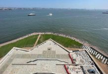 New York, barca si ribalta a Liberty Island: morti una donna e un neonato