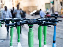 Monopattini e bike in sharing a Roma, multa Antitrust per 2,675 milioni di euro: “Hanno ostacolato corse gratis”