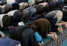Islam, Lega prepara giro di vite: da albo delle moschee a registro degli imam, arriva il reato di prediche radicali
