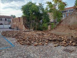 Mantova, crolla un antico muro in via Santa Marta: paura tra i residenti