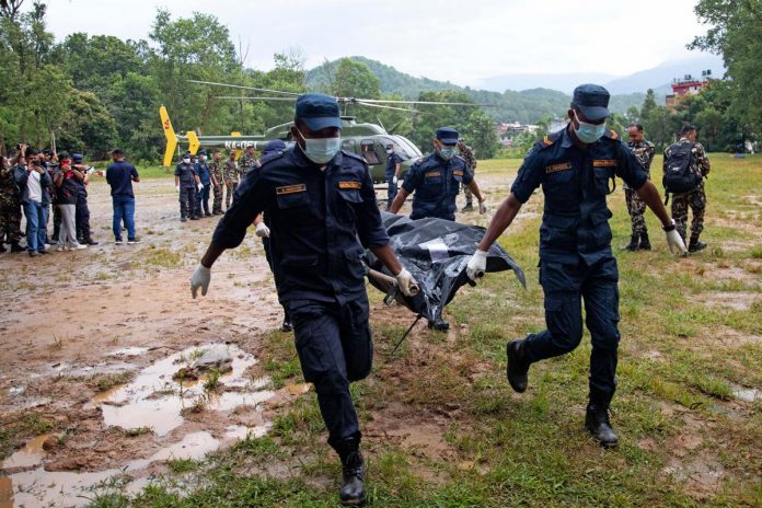 nepal_morti_alluvione_afp