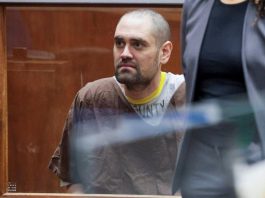 Omicidio di Rob Reiner e della moglie, incriminato il figlio Nick: l’aggravante dell’agguato premeditato