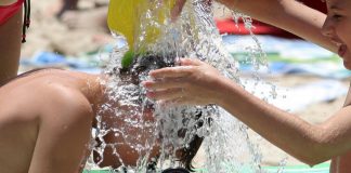 Meteo, caldo rallenta ma rimane intenso al Sud nel weekend: bollino rosso solo a Bari e Palermo