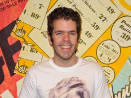 Autolesionismo in diretta su TikTok, ricoverato il blogger Perez Hilton