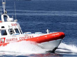 Barletta, fa il bagno in mare di sera e ha un malore in acqua: morto 69enne