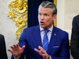 Iran-Usa, Teheran accusa: “Washington in guerra economica dopo aver esaurito armi “. Hegseth: “Non escludiamo ricorso ad attacchi militari”