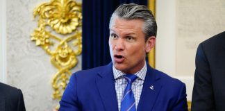 Iran-Usa, Teheran accusa: “Washington in guerra economica dopo aver esaurito armi “. Hegseth: “Non escludiamo ricorso ad attacchi militari”