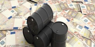Prezzi petrolio in calo, Brent e WTI scendono: quanto costano benzina e diesel oggi