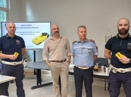 In dotazione alla Polizia Locale la “pistola” che spara lacci per bloccare i violenti