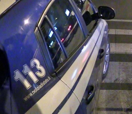 Roma, rissa con spray urticante e bottiglie di vetro a Trastevere tra 15 ragazzi: tre in manette