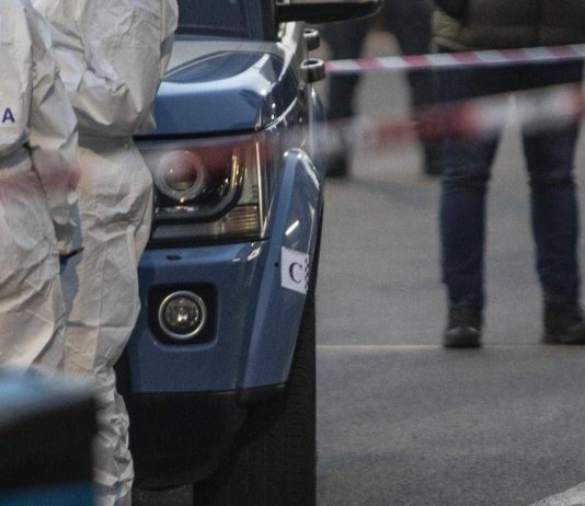 Cadavere di una donna nel giardino di una casa disabitata, è giallo a Messina
