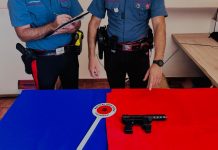 Gira con una pistola giocattolo in centro a Mantova: denunciato per procurato allarme
