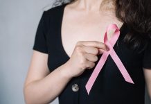 Il tumore al seno come malattia professionale: hostess vince causa storica in Francia
