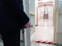 Carceri, rapporto Antigone: “Condizioni al limite della sopravvivenza tra caldo estremo e sovraffollamento record”