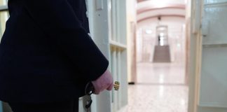 Carceri, rapporto Antigone: “Condizioni al limite della sopravvivenza tra caldo estremo e sovraffollamento record”