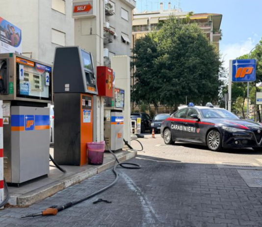 Roma, morto il 33enne che si era dato fuoco al distributore di benzina