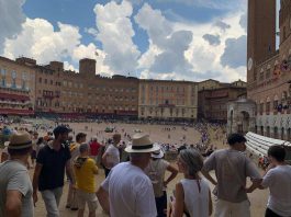 Siena, temporale sulla città: Palio a rischio rinvio