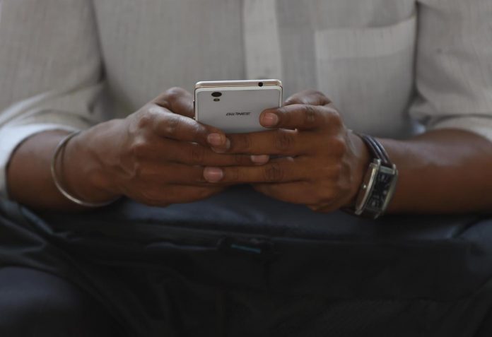 smartphone_mani_afp
