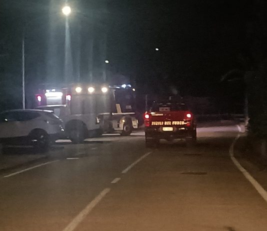 Suzzara, anziani cadono in casa: vigili del fuoco entrano da una finestra per aiutarli