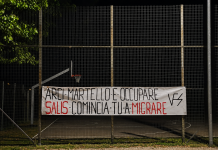 Sale la tensione per Ilaria Salis: striscione del Veneto Fronte Skinheads all’Arci Te Brunetti