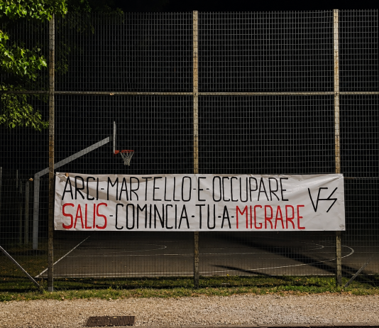 Sale la tensione per Ilaria Salis: striscione del Veneto Fronte Skinheads all’Arci Te Brunetti