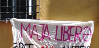 Striscione appeso alla Questura: multa da 1000 euro agli animalisti. Aperta raccolta fondi