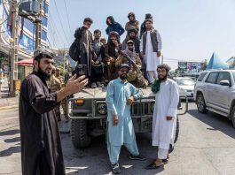 Afghanistan, cinque anni fa cadeva Kabul: la ‘pace’ dei Talebani in un’emergenza senza fine