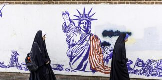 Iran, al via l’offensiva economica di Trump: sanzioni contro 60 organizzazioni, persone e navi