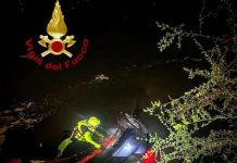 Auto finisce nel Po dopo un inseguimento a Torino: un ferito, ricerche per tre persone