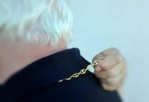 Pozzolo, finto abbraccio e collana d’oro sfilata: denunciata una coppia napoletana