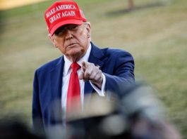 Usa, l’allarme degli ex 007: “Trump sta concentrando potere e indebolendo le istituzioni”