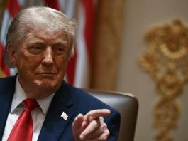 Trump annuncia: “Guerra economica all’Iran”. E minaccia sanzioni contro chi aiuta Teheran