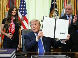 Trump cambia le ‘regole’ per i vaccini dei bambini: “Ora tassi elevati di autismo”