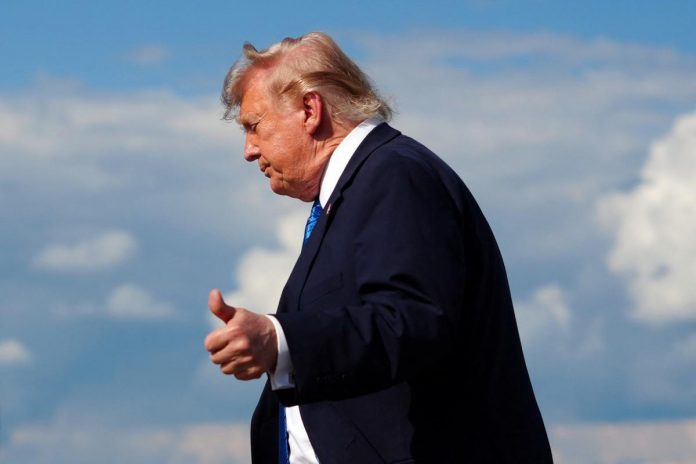 trump_pollice_afp_0108