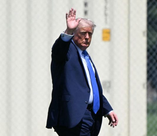 Trump in California, uomo armato arrestato prima dell’arrivo del presidente
