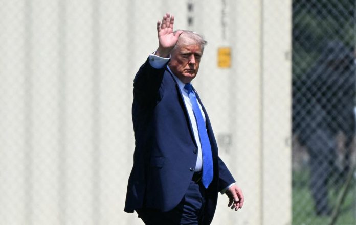 trump_saluto_afp_0508