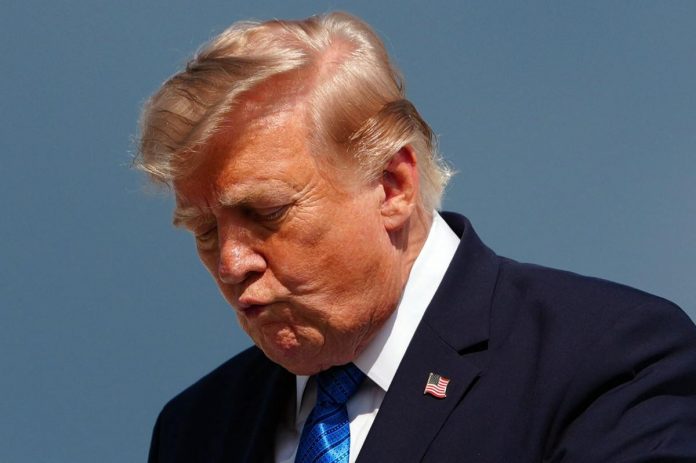 trump_testa_bassa_afp