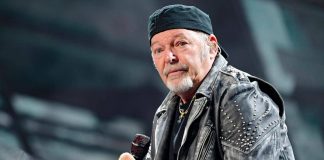 Vasco Rossi furioso con un fan: “Non sono infame, è una fake vergognosa”